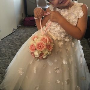 Girls sz 5 Joan Calabrese white formal dress